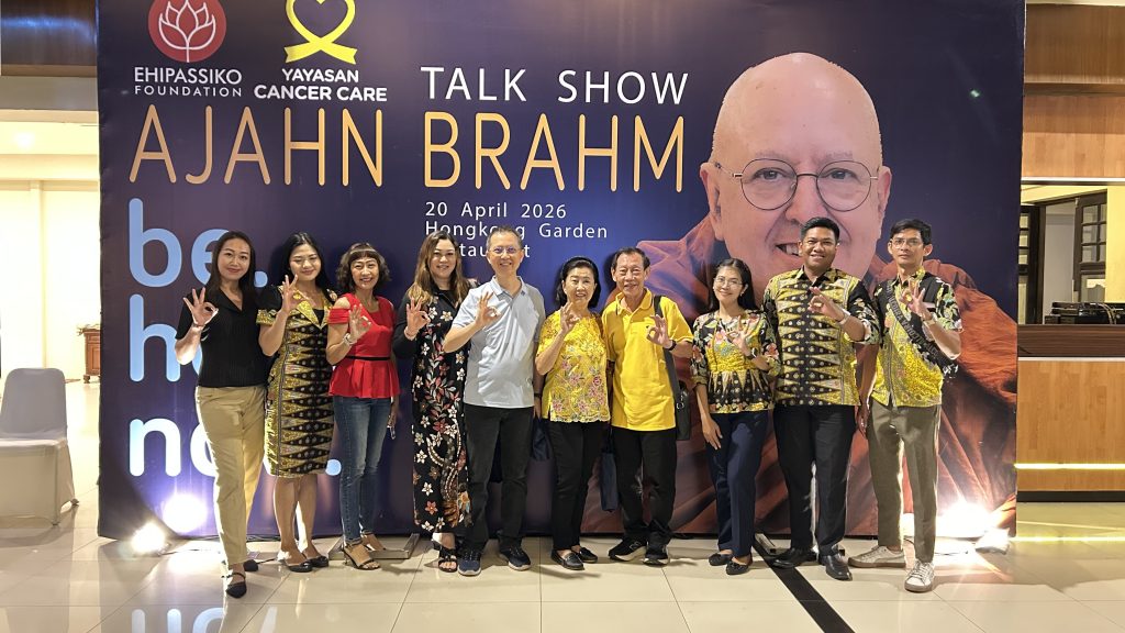HOKIbank Dukung Talk Show Ajahn Brahm “Be Here Now”: Menebar Inspirasi dan Ketenangan Batin